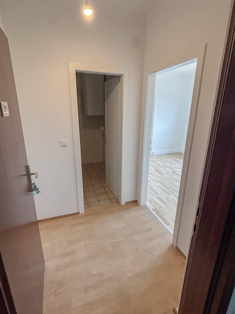 Teilsanierte, preiswerte Wohnung