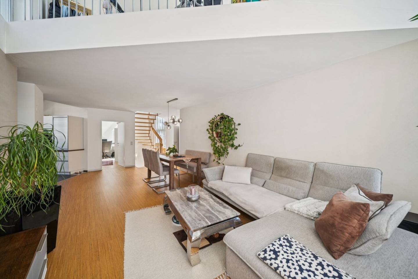 Dachgeschoss-Wohnung mit Galerie | 130 m² auf 3 Ebenen | 2 Terrassen | Pool, Klima & Dampfbad | Ruhelage