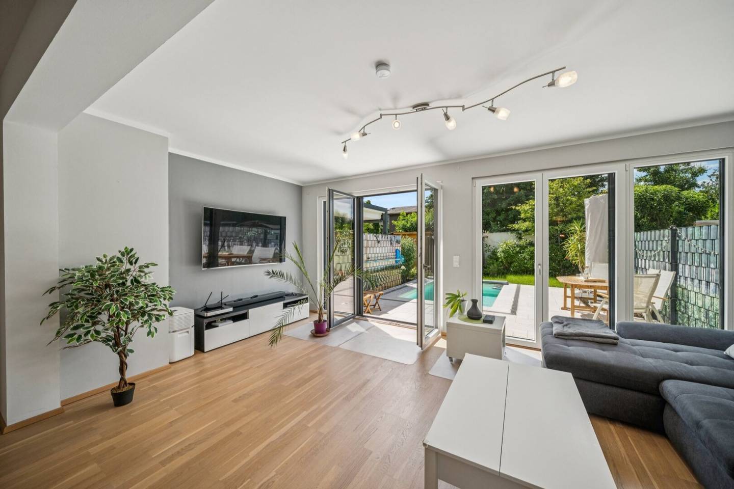 Exklusives Glorit-Haus mit Privatpool & Garten in Wien-Donaustadt