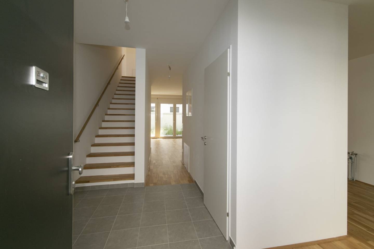 ERSTBEZUG: Innenstadtreihenhaus mit 2 Terrassen und Garten