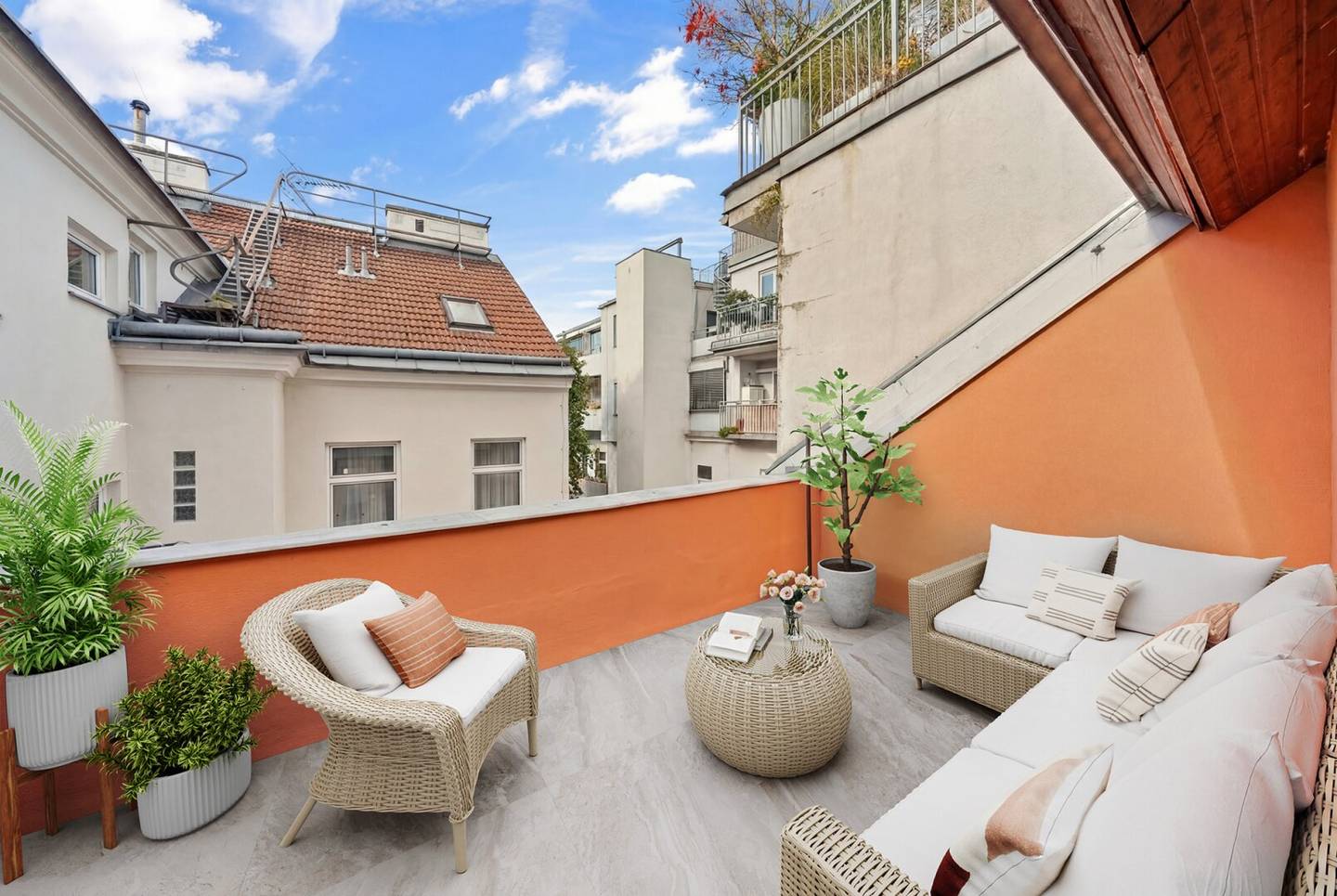 Loftartige Dachgeschoßwohnung mit sonniger Terrasse im 5. Bezirk