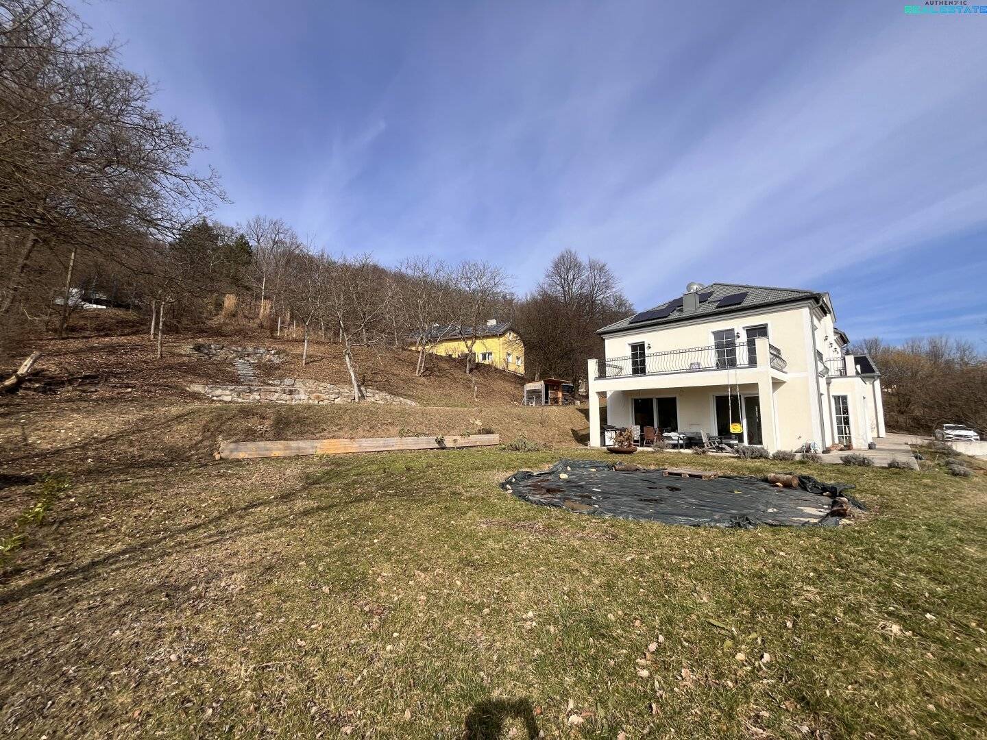 Moderne Villa in Neulengbach: 280m², 6 Zimmer, Garten, Terrassen, Garage, neuwertig!
