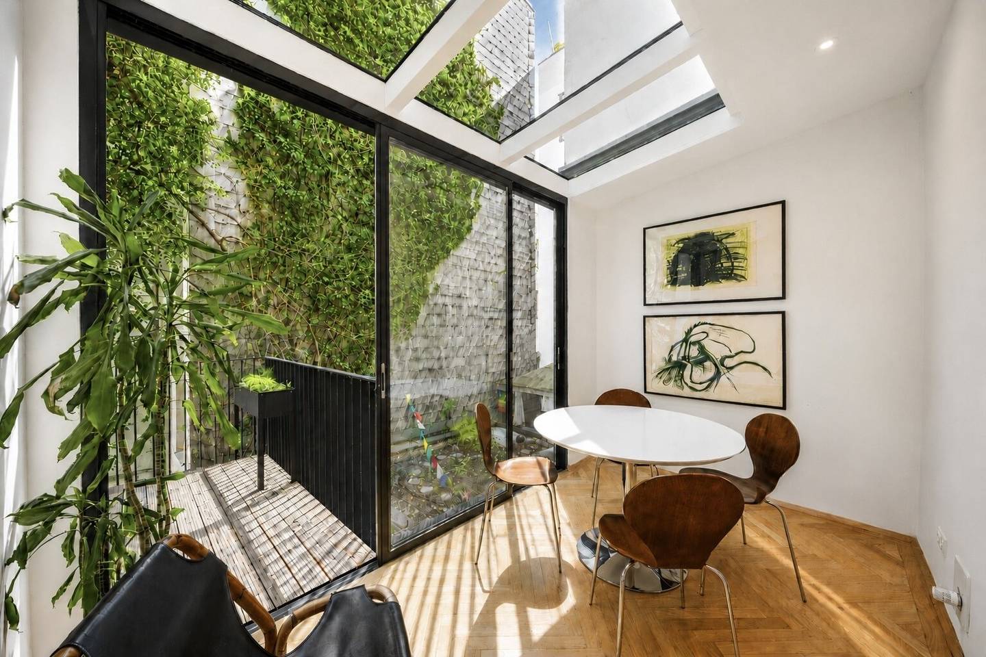 Ausblick in den Botanischen Schlossgarten: Altbau-Traum mit Wintergarten und Balkon