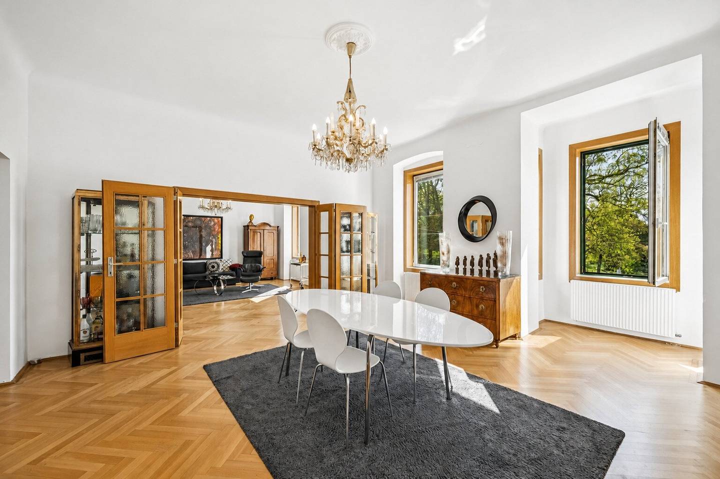 Ausblick in den Botanischen Schlossgarten: Altbau-Traum mit Wintergarten und Balkon