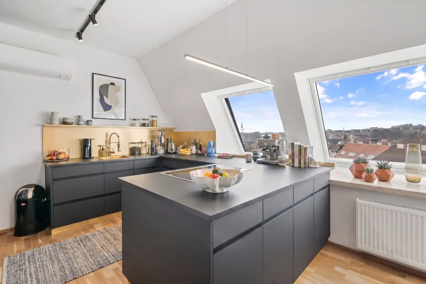 Über den Dächern der Stadt – Traumhafte Dachgeschosswohnung mit Weitblick