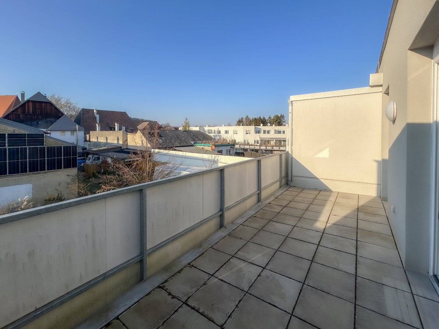 BETREUBARES WOHNEN: helle Wohnung mit zwei Dachterrasse