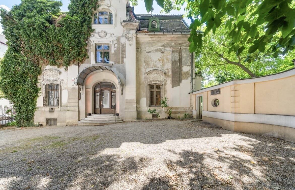 Historische Stadtvilla in zentraler Lage mit einzigartigem Entwicklungspotenzial