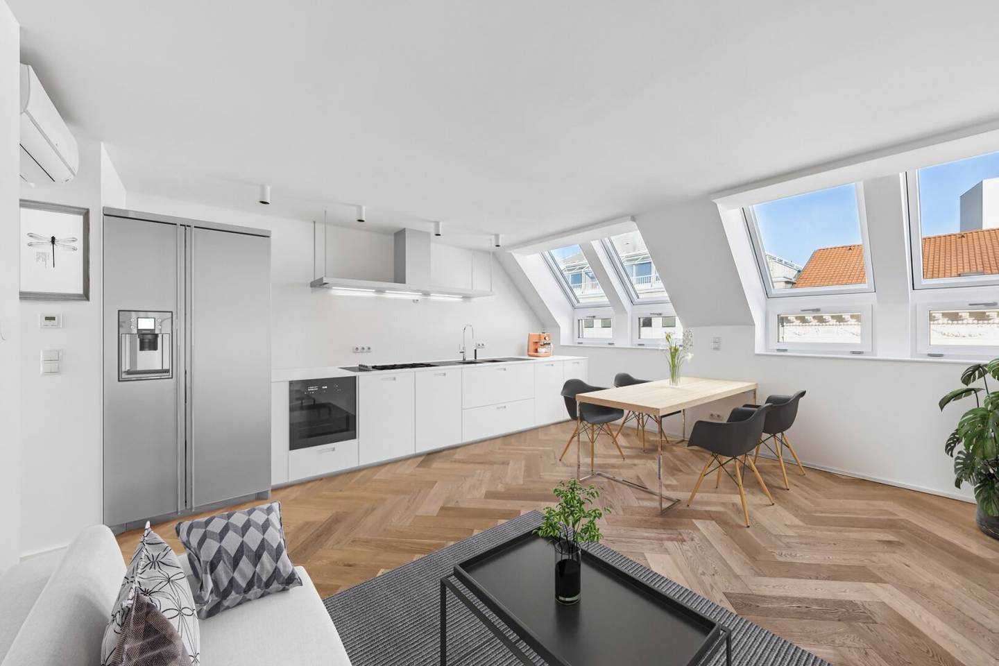 Erstbezug: Dachgeschosswohnung mit Terrasse, Balkon und freiem Blick