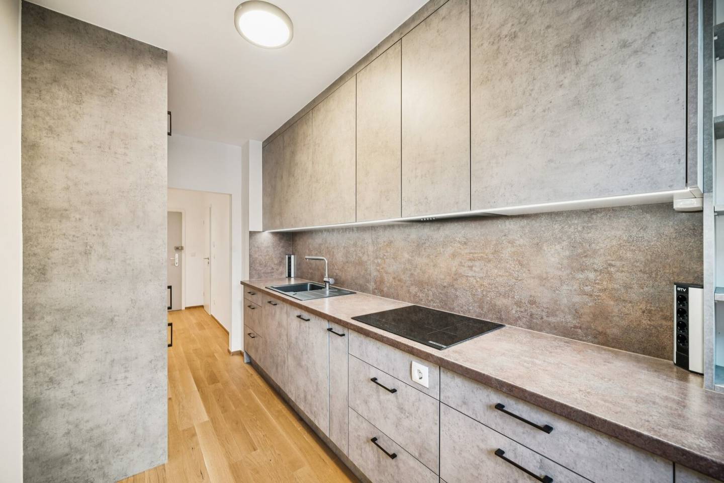 Renovierte Neubau 3-Zimmer-Wohnung mit Lift & Schrankraum – Nähe vom Supergrätzl Leebgasse!