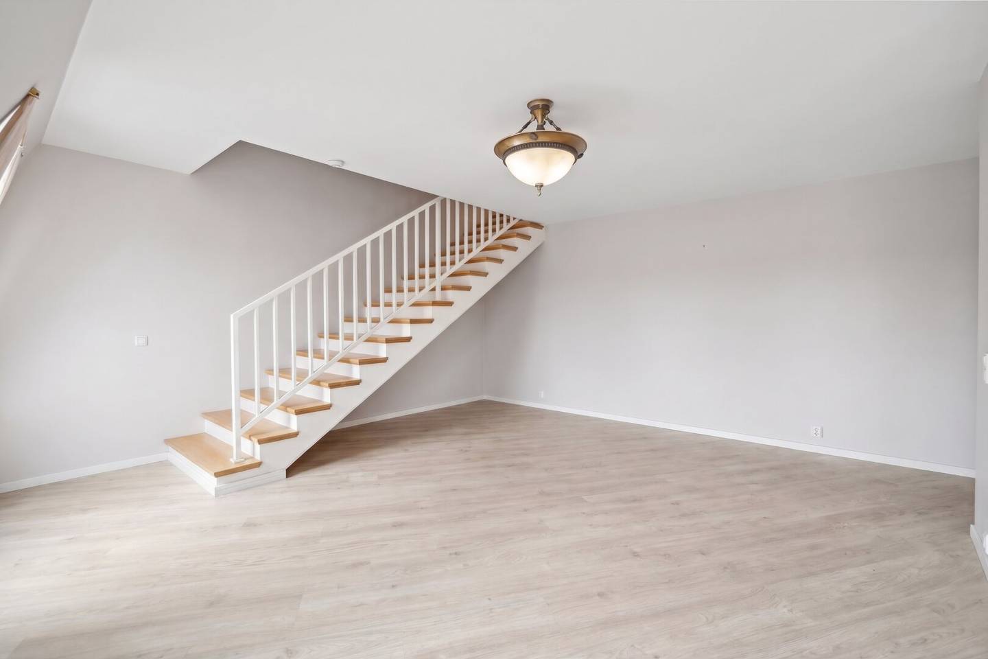 3-Zimmer-Maisonette nähe Kalksburg – mit sonnigem Balkon und Weitblick!