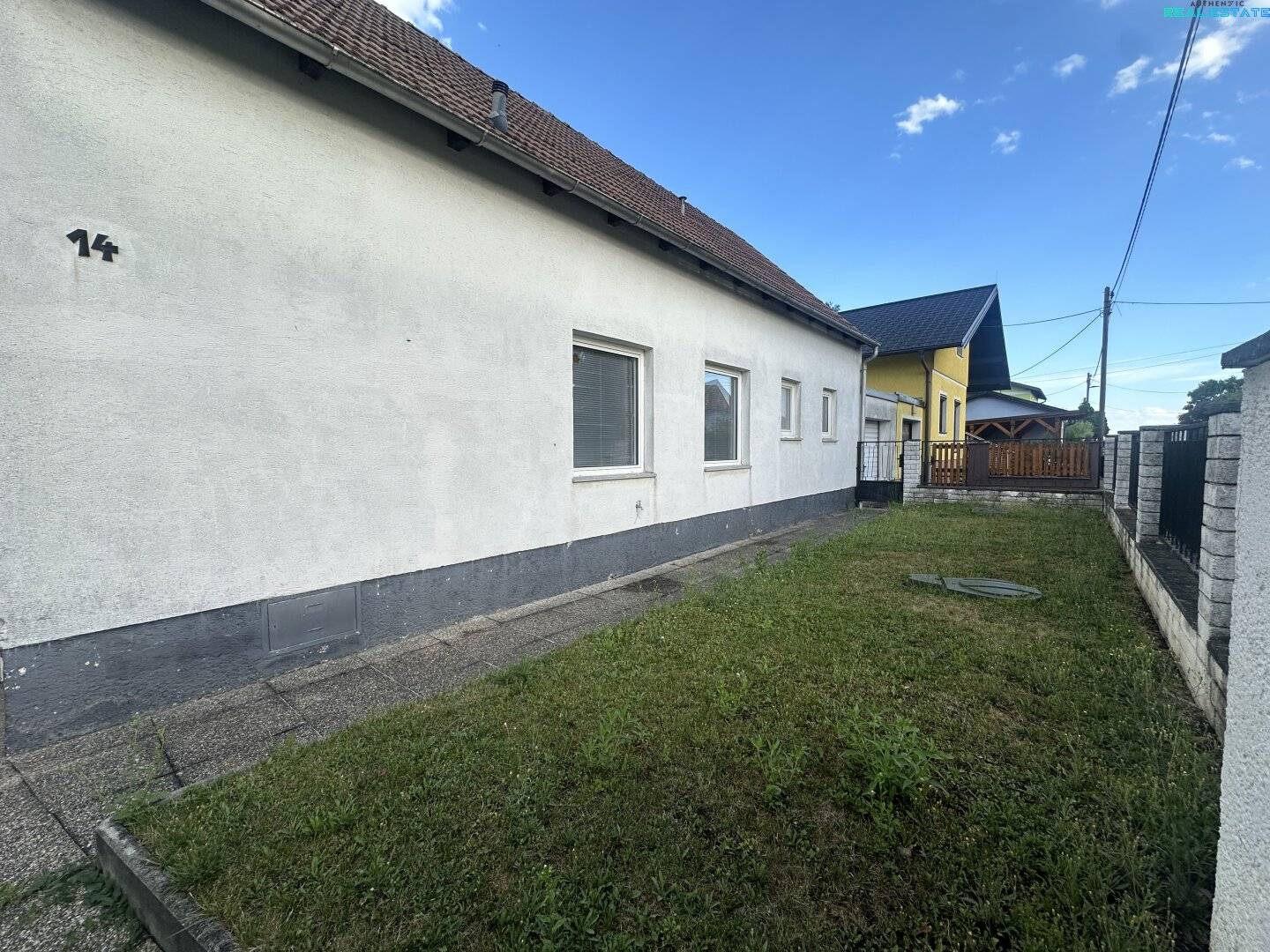 Sanieren, modernisieren, verwirklichen! Großzügige Liegenschaft mit ausgebautem Dachgeschoss