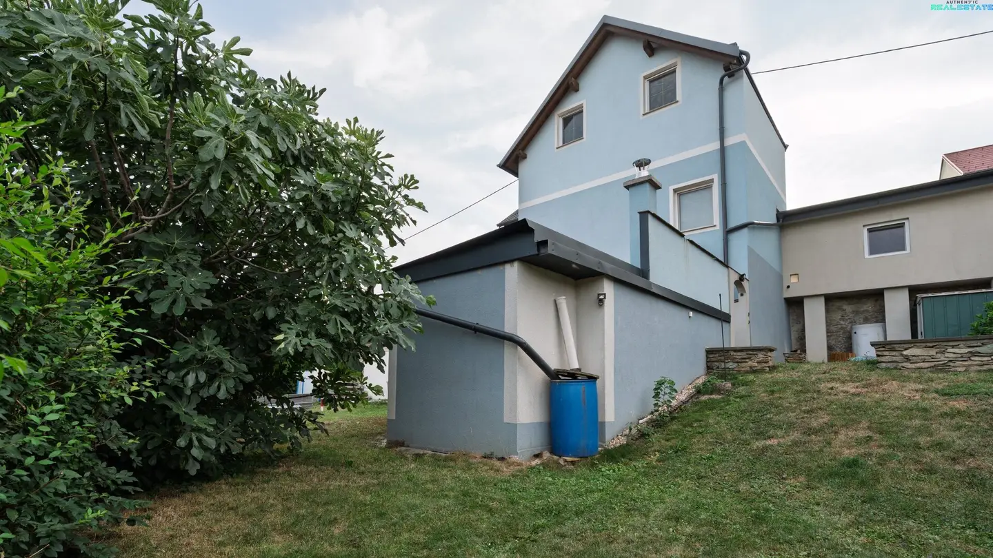 Kernsaniertes und modernisiertes Einfamilienhaus mit Pool und Klimaanlage