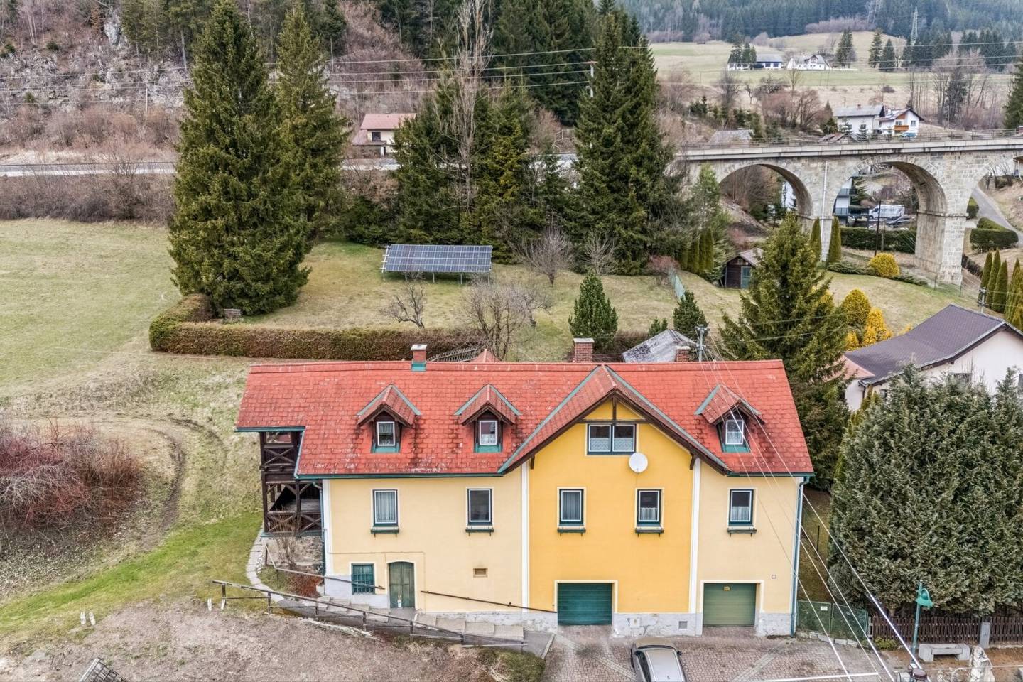 Landhaus mit drei getrennt begehbaren Wohneinheiten beim Skigebiet Semmering