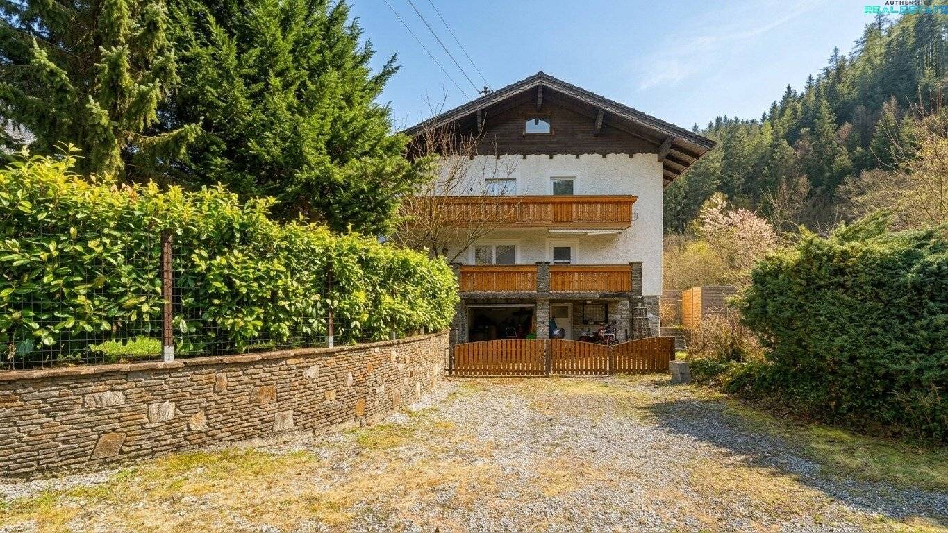 Großes Einfamilienhaus mit Pool im Gartenparadies