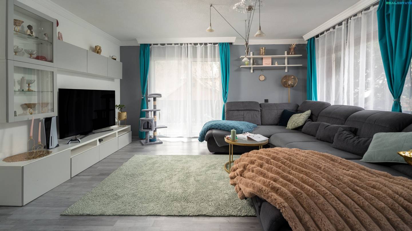 Großes Einfamilienhaus mit Pool im Gartenparadies