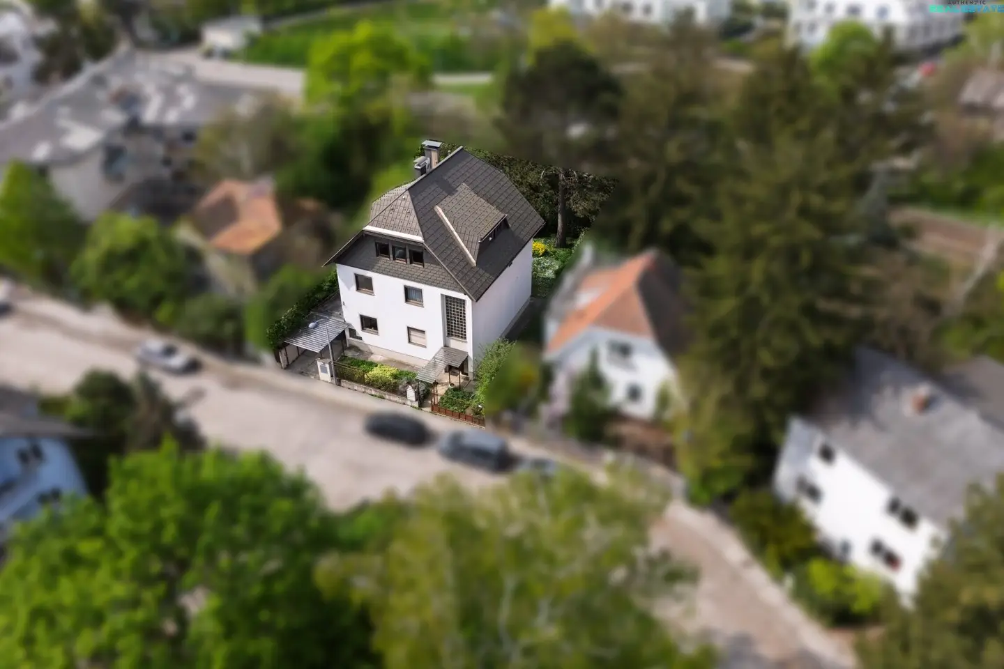 Charakterhaus mit großem Entwicklungspotenzial in begehrter Grünlage im Süden Wiens