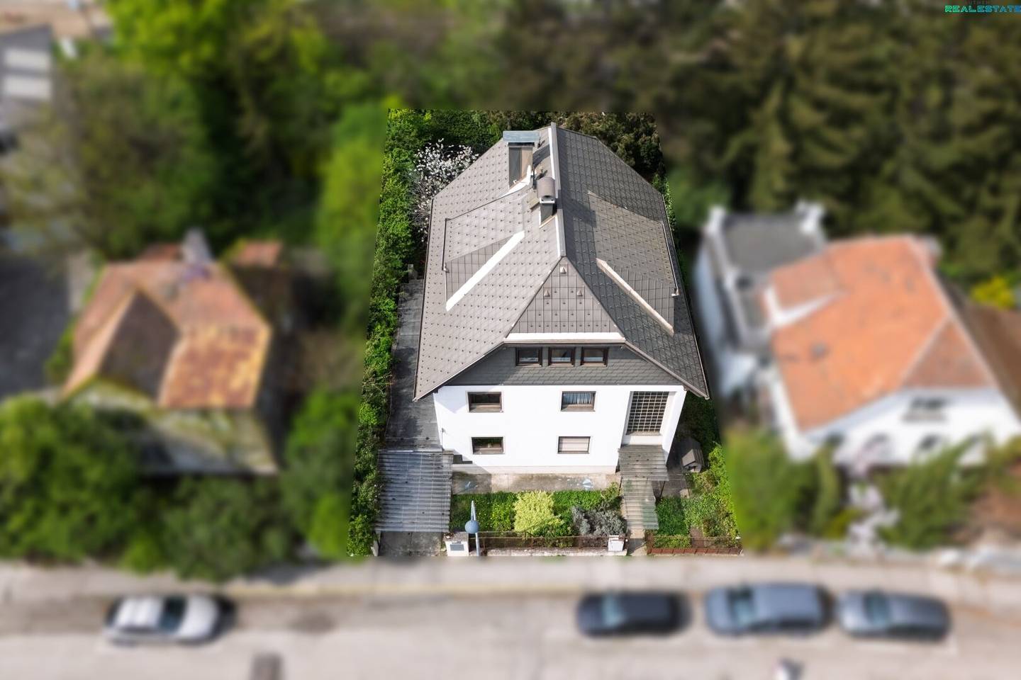 Charakterhaus mit großem Entwicklungspotenzial in begehrter Grünlage im Süden Wiens