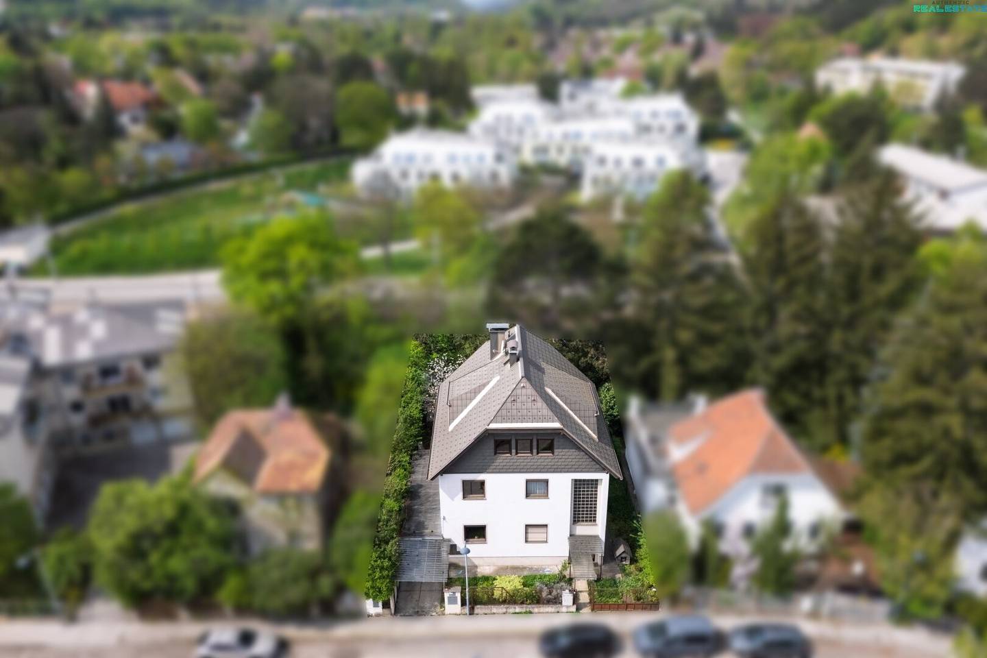 Charakterhaus mit großem Entwicklungspotenzial in begehrter Grünlage im Süden Wiens