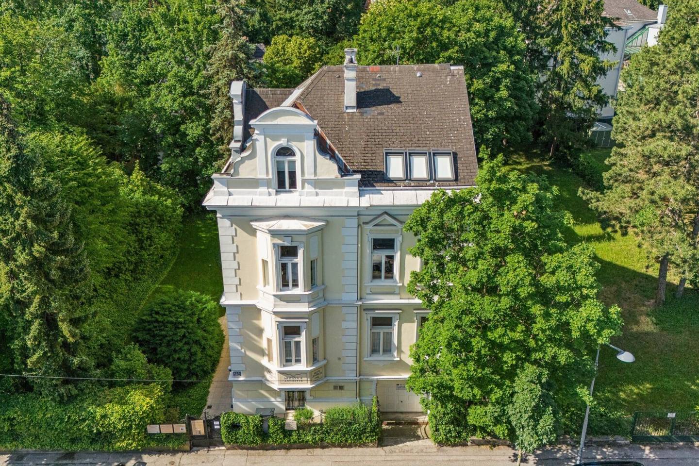 Historische Stadtvilla am Maurer Hauptplatz – mit exklusiver Dachterrasse und eigener Sauna!