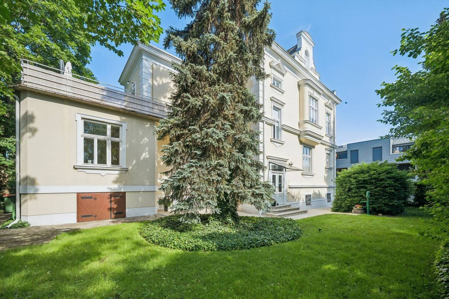 Historische Stadtvilla am Maurer Hauptplatz – mit exklusiver Dachterrasse und eigener Sauna!