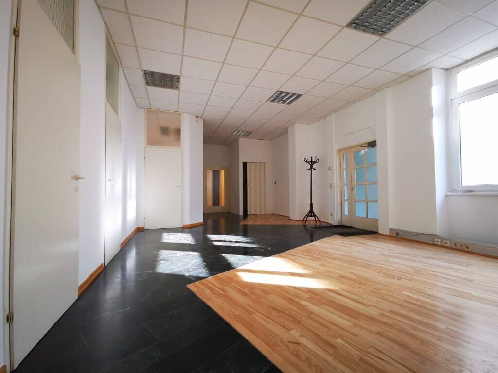 Klimatisierte Bürofläche mit großer Terrasse bei U3 Schweglerstraße!
