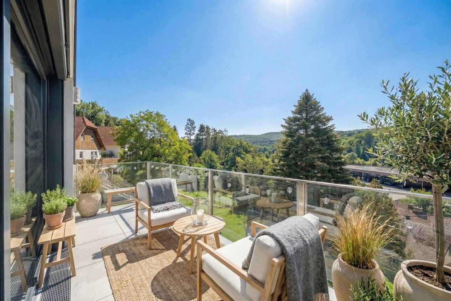 Premium-Dachgeschosswohnung mit 4 Zimmern, Balkon und Grünblick nahe Wien