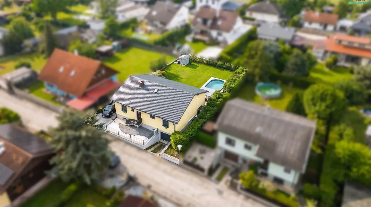 Stilvolles Einfamilienhaus mit hochwertiger Ausstattung, Pool & Smart-Garden in Sollenau