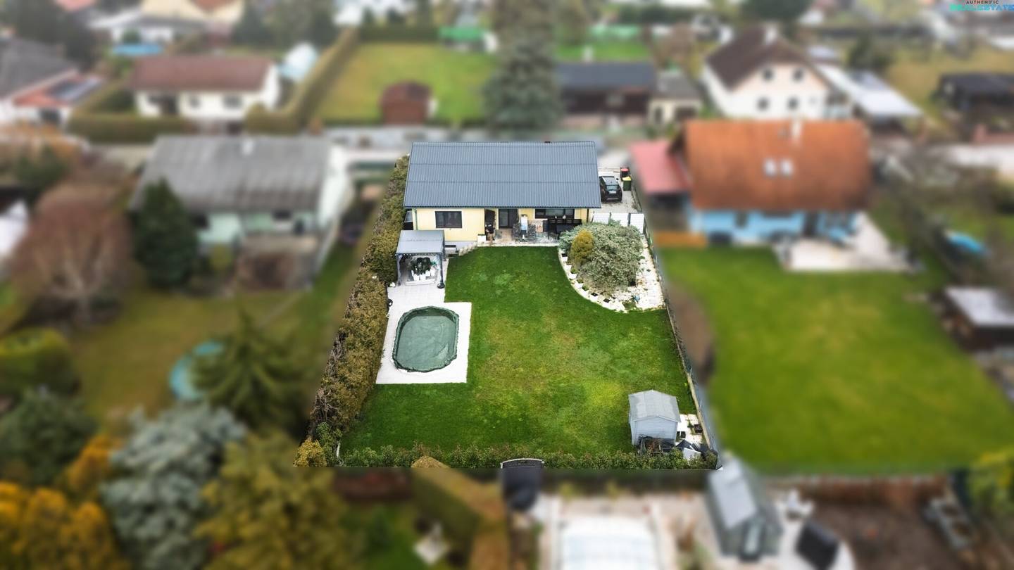 Stilvolles Einfamilienhaus mit hochwertiger Ausstattung, Pool & Smart-Garden in Sollenau