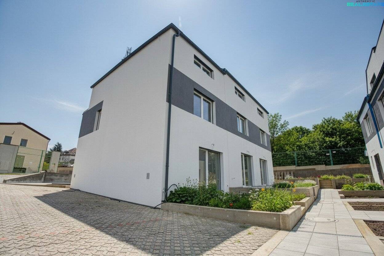 Erstbezug! Stilvolle Reihenhäuser mit Terrasse, Garten und Zwei-Stellplätze