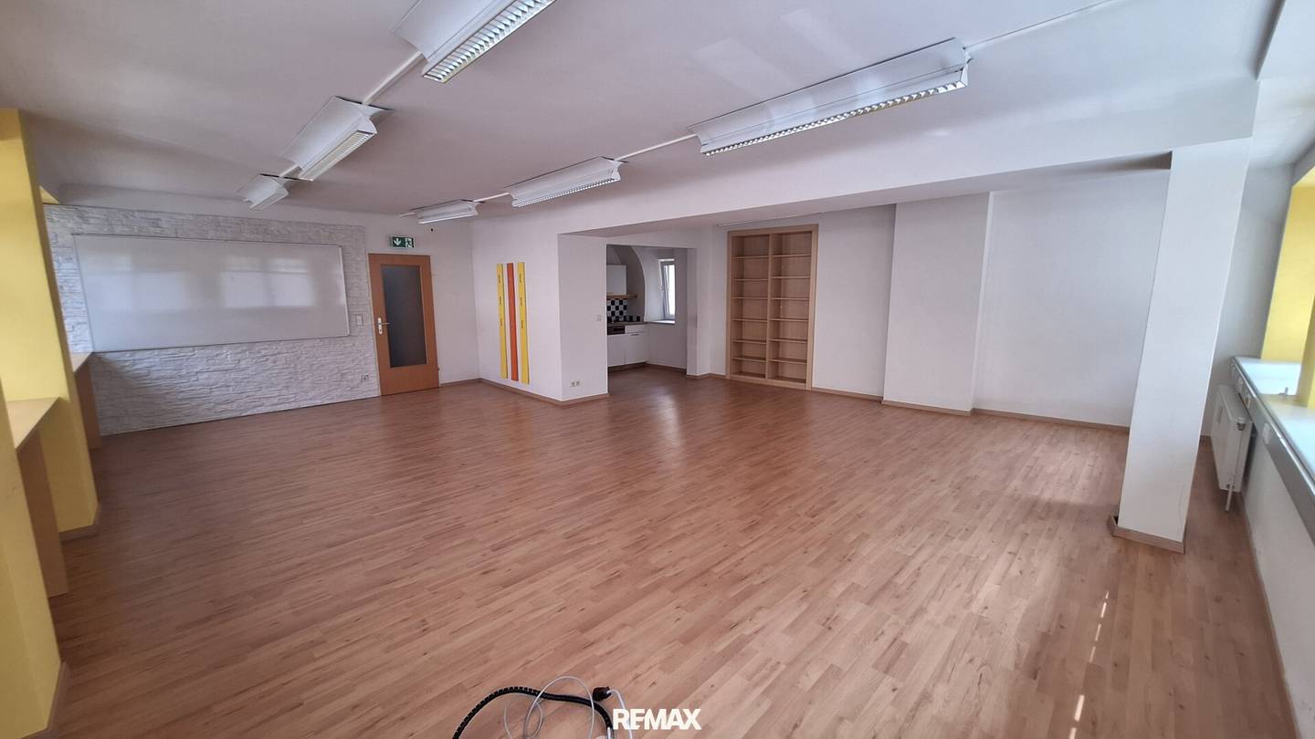 Bright commercial or office premises at Platzl in Lilienfeld