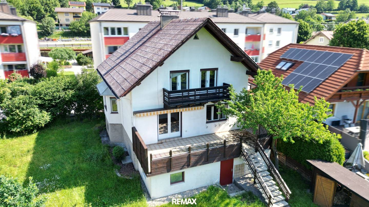 Großzügiges Einfamilienhaus mit Wintergarten und großem Grundstück