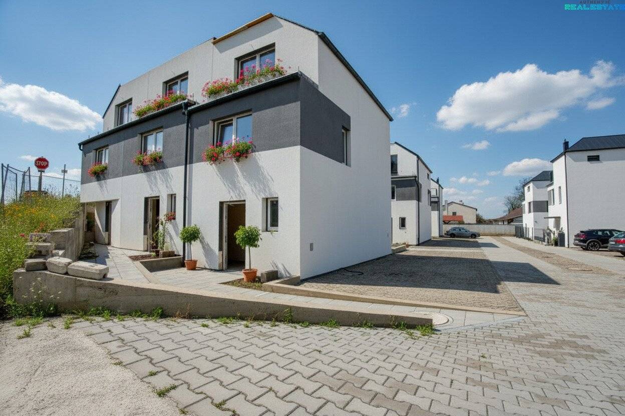 Erstbezug! Stilvolle Reihenhäuser mit Terrasse, Garten und Zwei-Stellplätze
