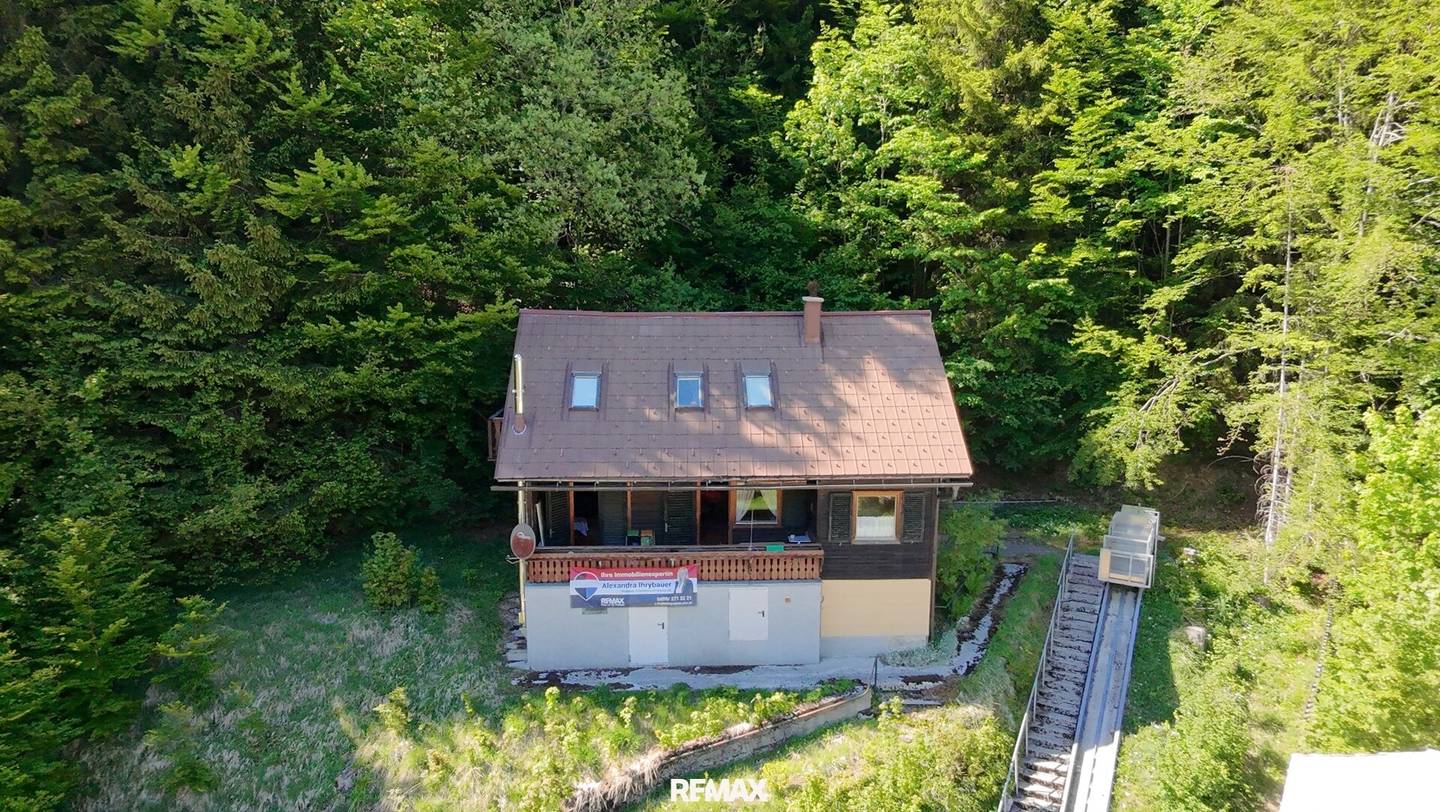 Klassisches Einfamilienhaus mit Garten in naturnaher Lage