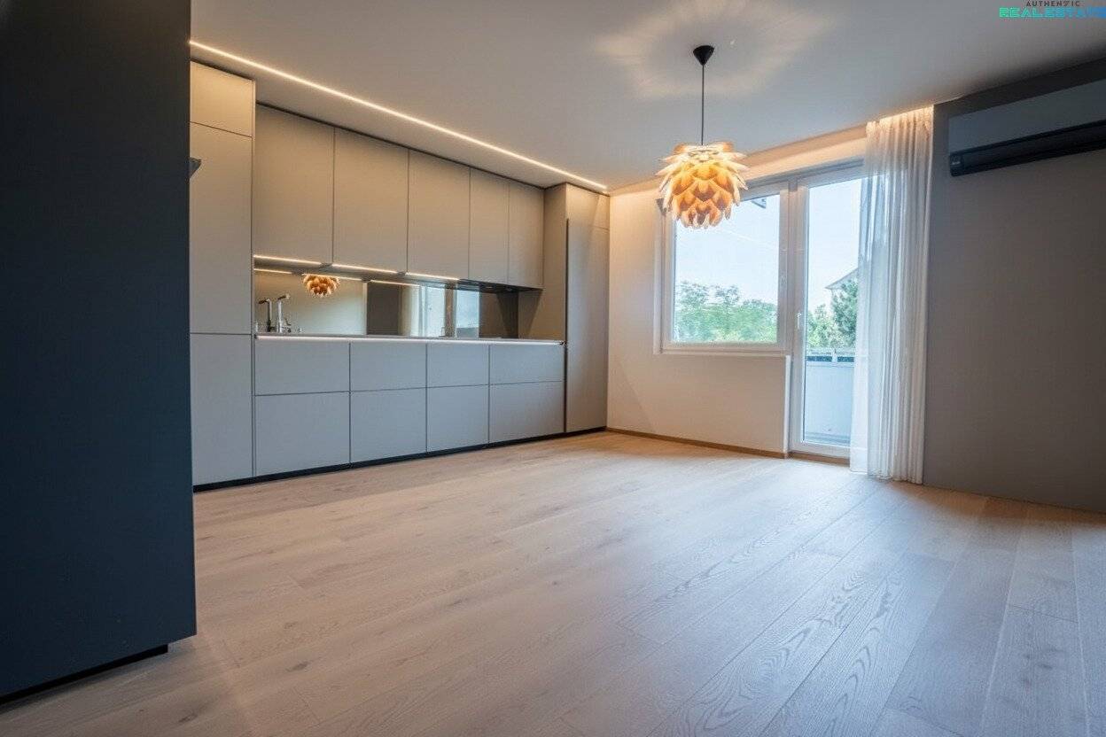 Urbane Designerwohnung mit allem was das Herz begehrt - Maßeinbaumöbel, Klimaanlage, Solarpaneele, und vieles mehr.