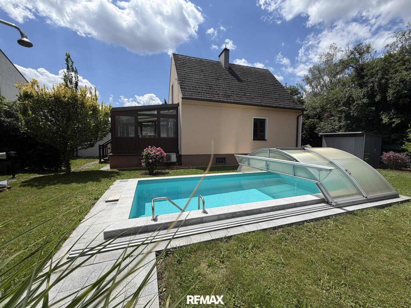 Einfamilienhaus mit Pool und Wintergarten in begehrter Wohnlage von St. Pölten