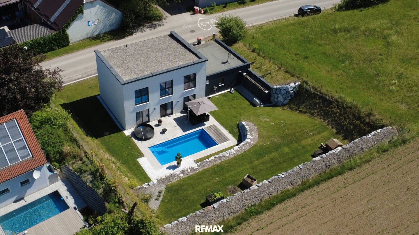 Modernes Einfamilienhaus mit Pool und hochwertiger Ausstattung in Grillenhöfe