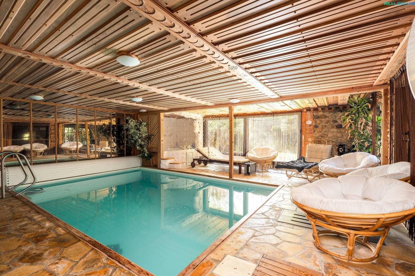 Dein Refugium am Semmering - Indoor-Pool, Sauna, Wintergarten und neue PV-Anlage