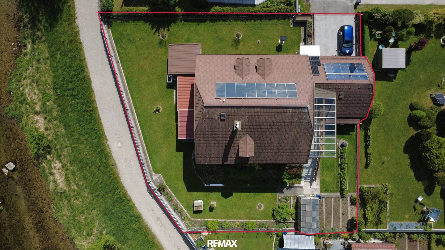 Großzügiges Wohnhaus mit PV-Anlage, Terrasse und Doppelgarage