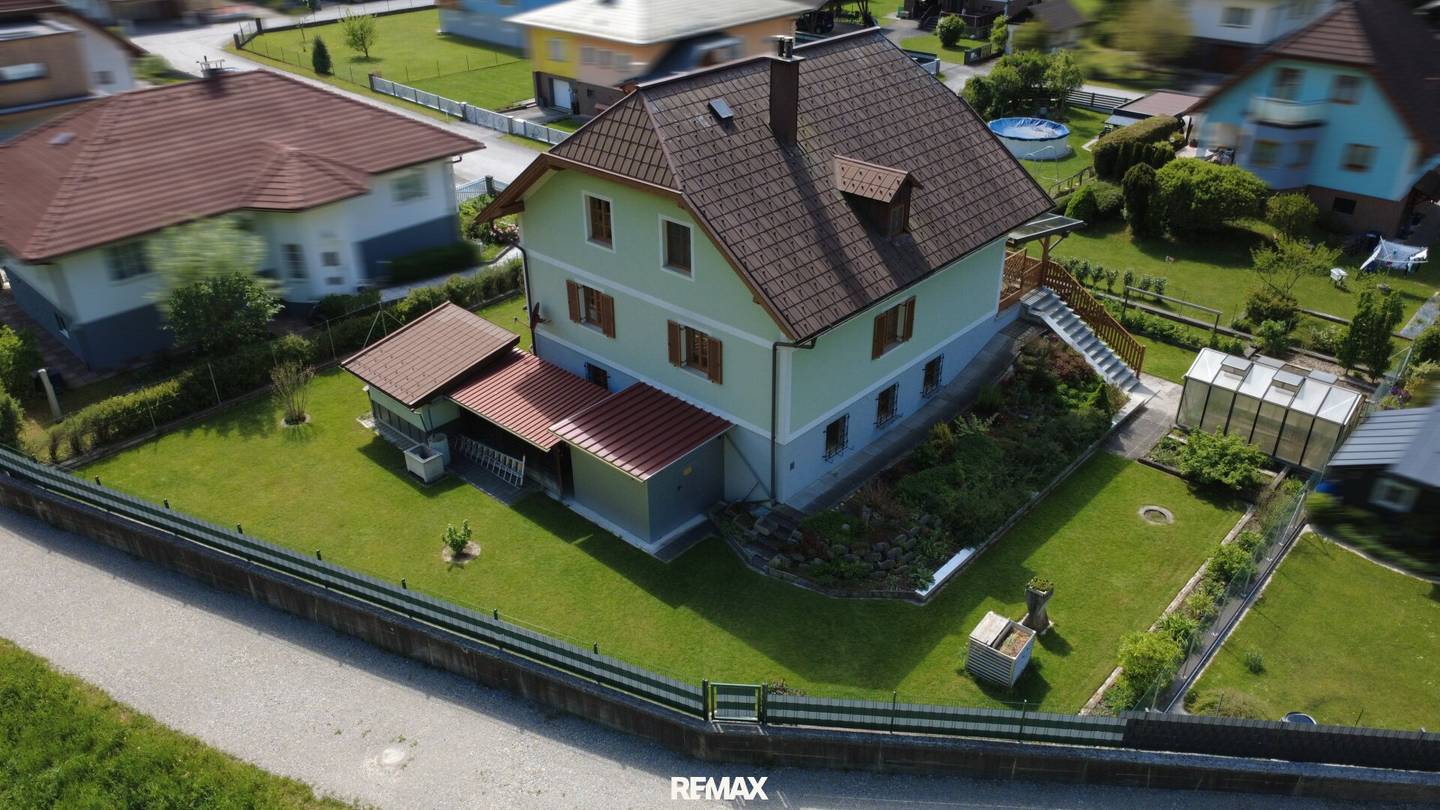 Großzügiges Wohnhaus mit PV-Anlage, Terrasse und Doppelgarage