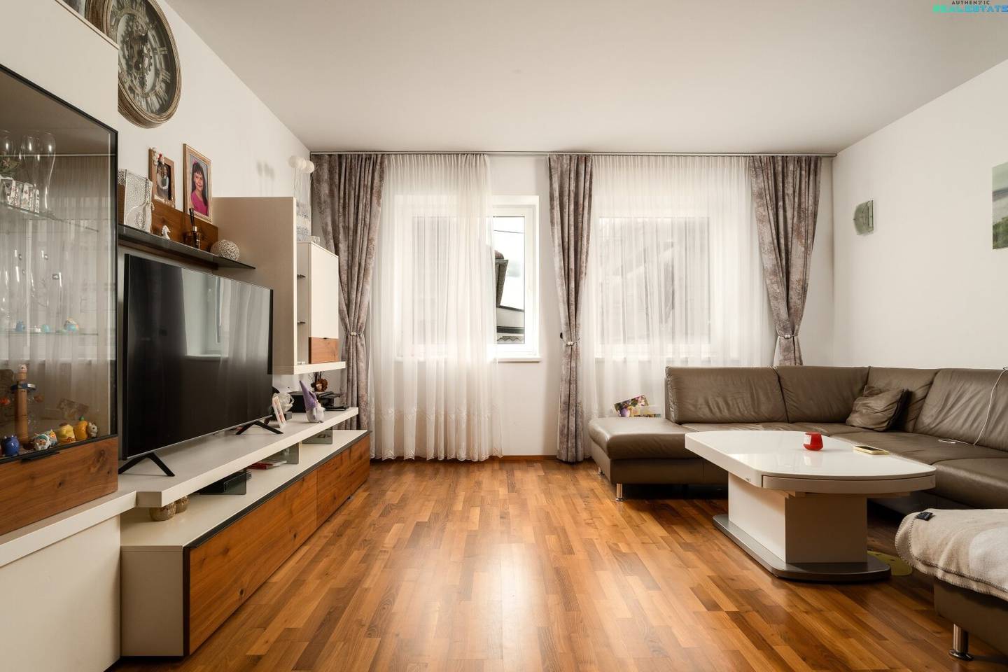 Kernsaniert mit modernster Ausstattung und reichlich Platz