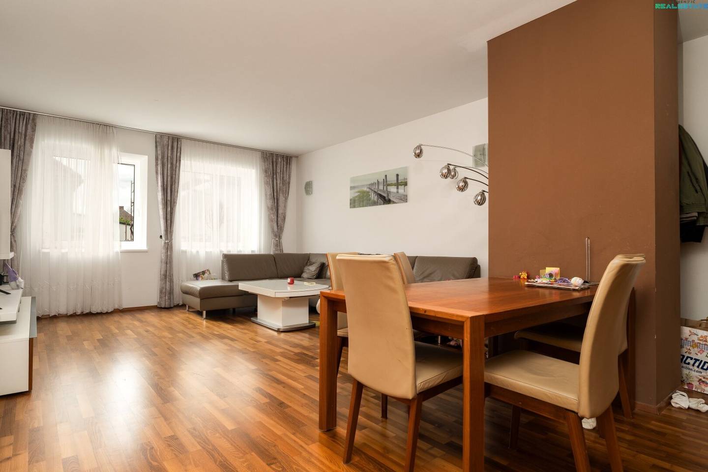 Kernsaniert mit modernster Ausstattung und reichlich Platz