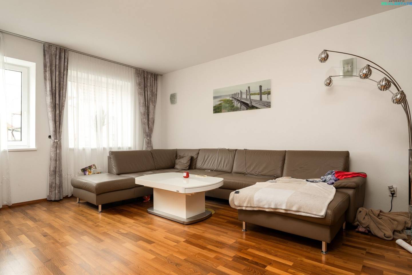 Kernsaniert mit modernster Ausstattung und reichlich Platz