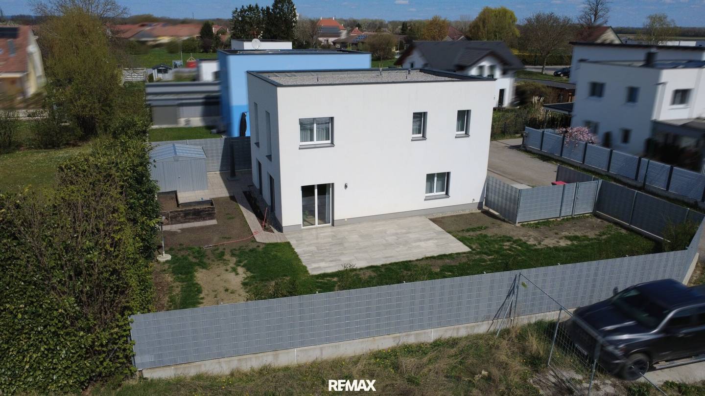 Modernes Wohnen in Traismauer – Einfamilienhaus mit Garten und Garage