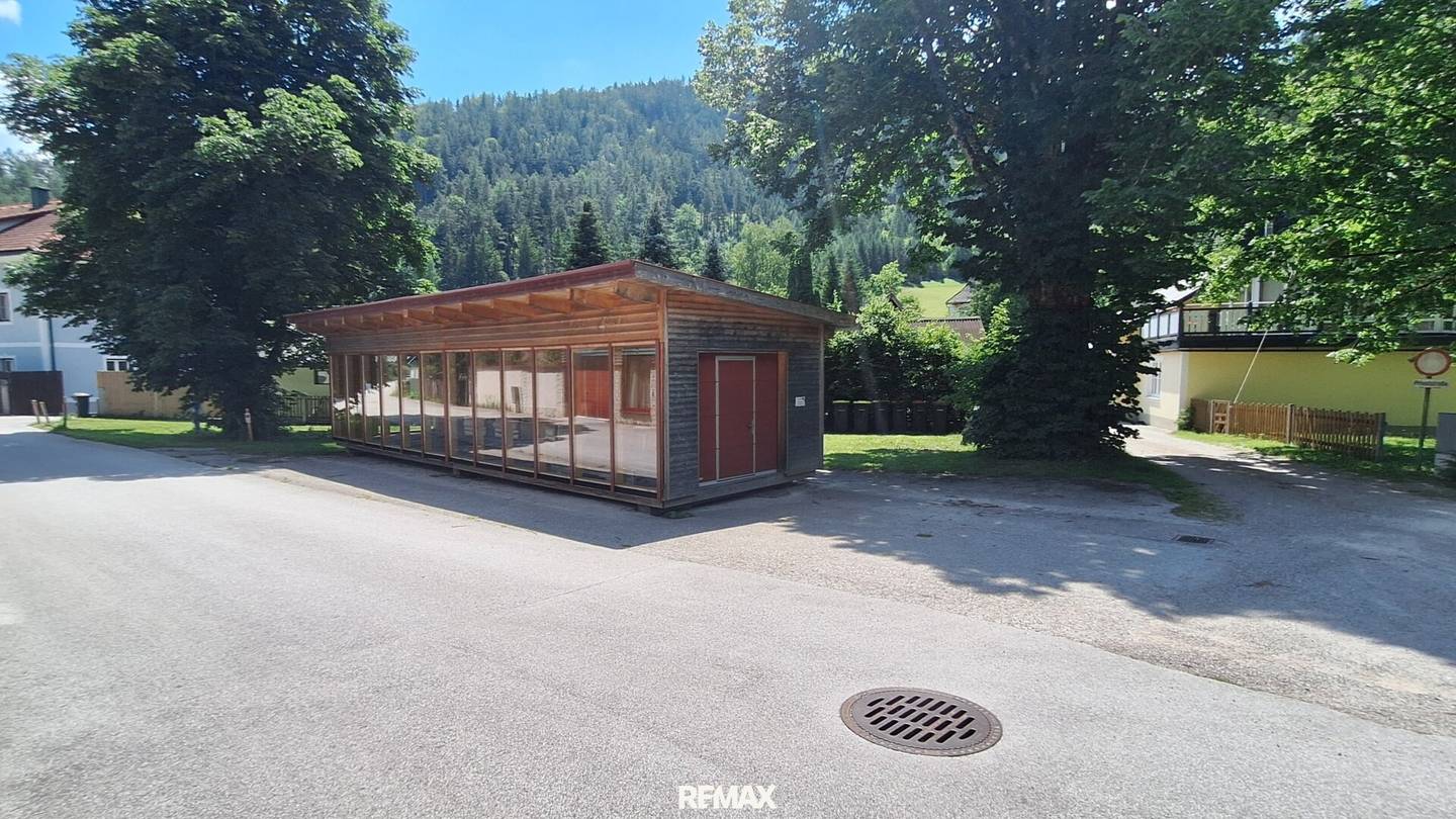 Vielseitiges Grundstück mit Gebäude in Hohenberg