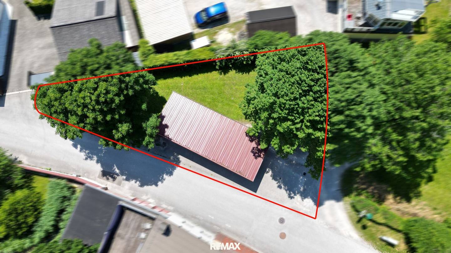 Vielseitiges Grundstück mit Gebäude in Hohenberg