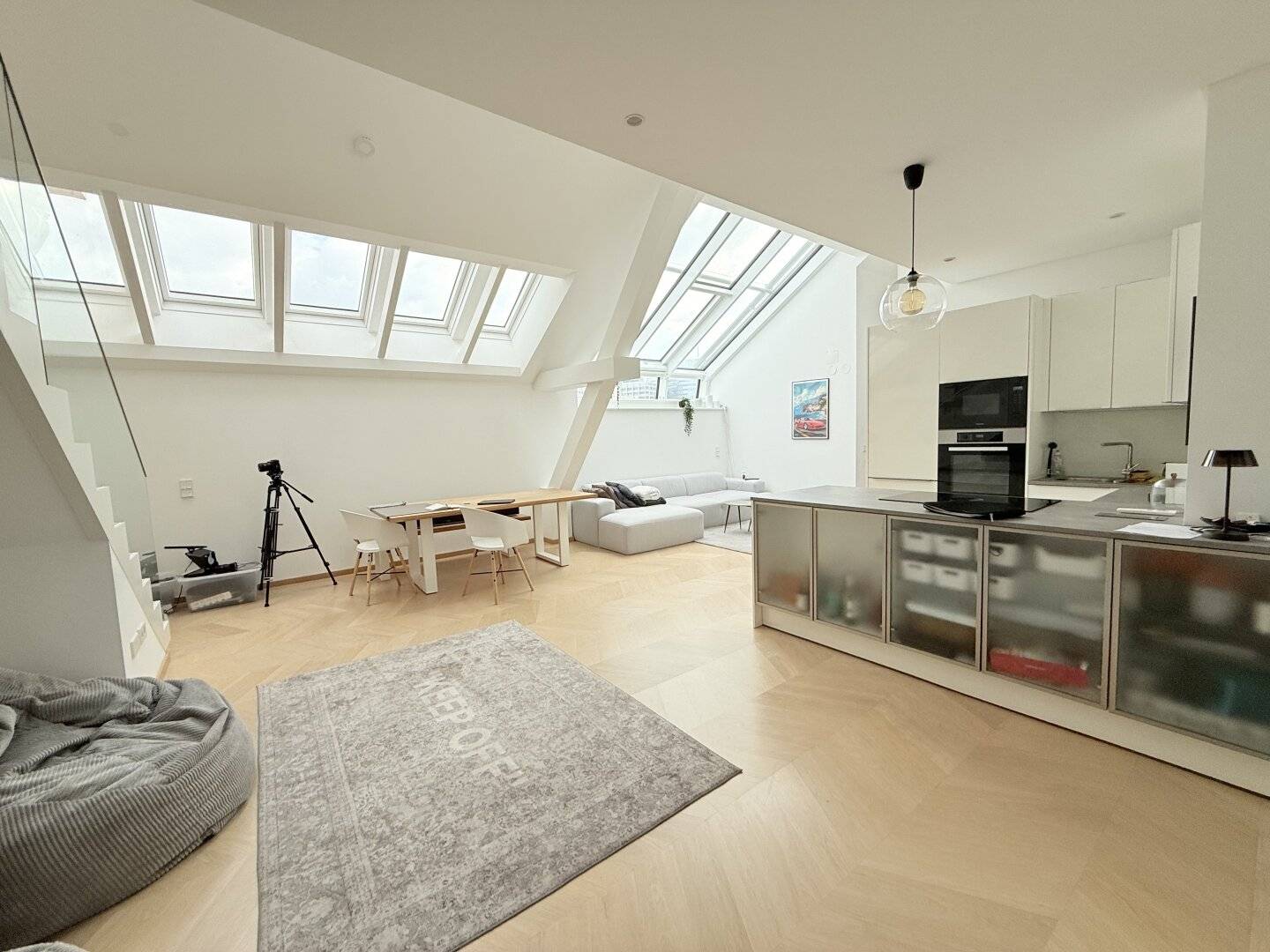 *1010 // RUDOLFSPLATZ LIVING // Wunderschön sanierte DG-Wohnung in Toplage//
