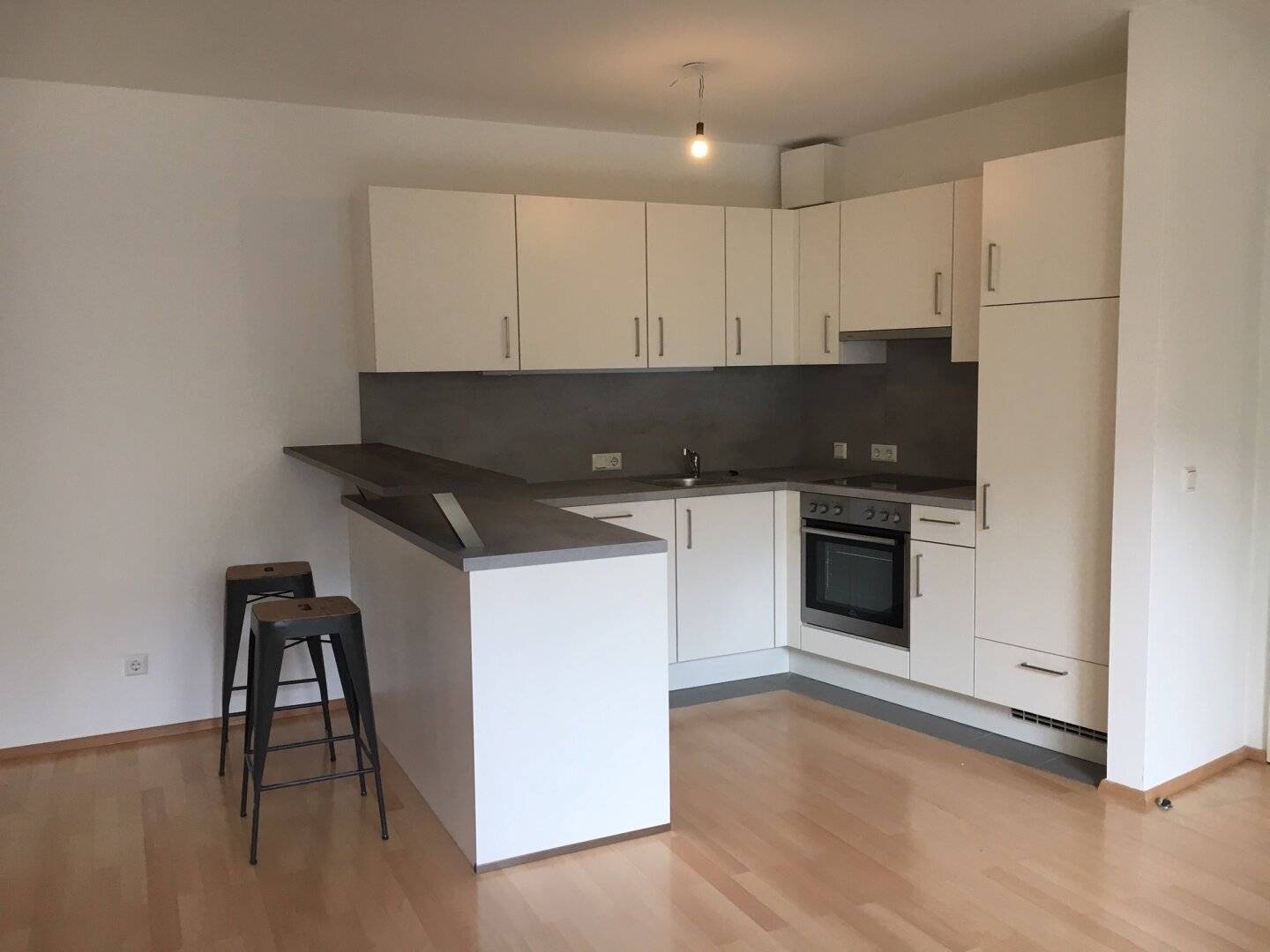 1040! Tolle 2-Zimmer Wohnung mit Gemeinschaftsterrasse