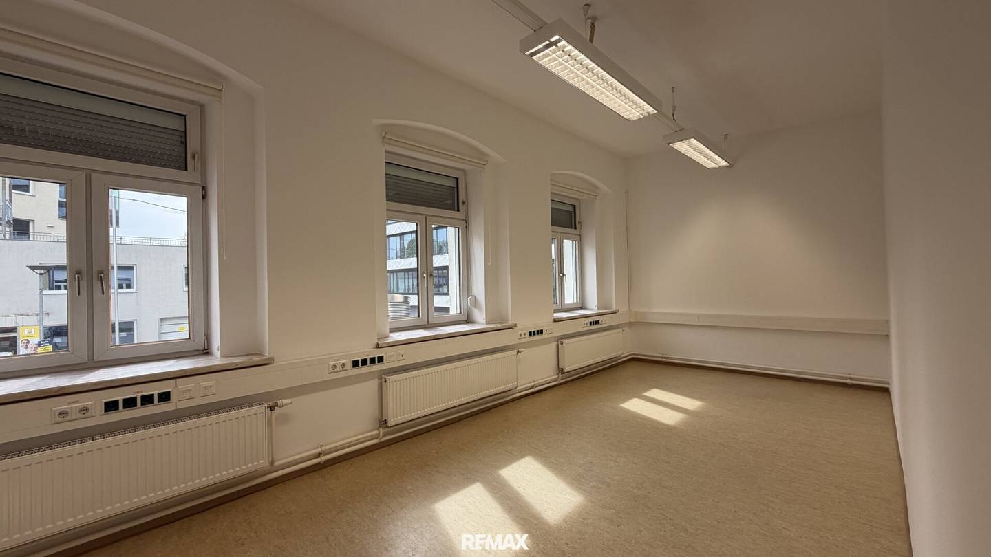 Moderner Bürostandort mit 8 Büros & Parkmöglichkeiten nähe Regierungsviertel
