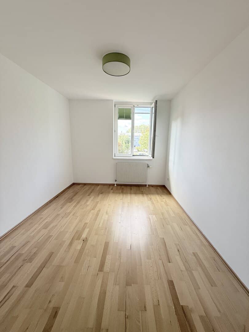 1220! Tolle 4 Zimmer Gartenwohnung und Stellplatz in Grünruhelage!