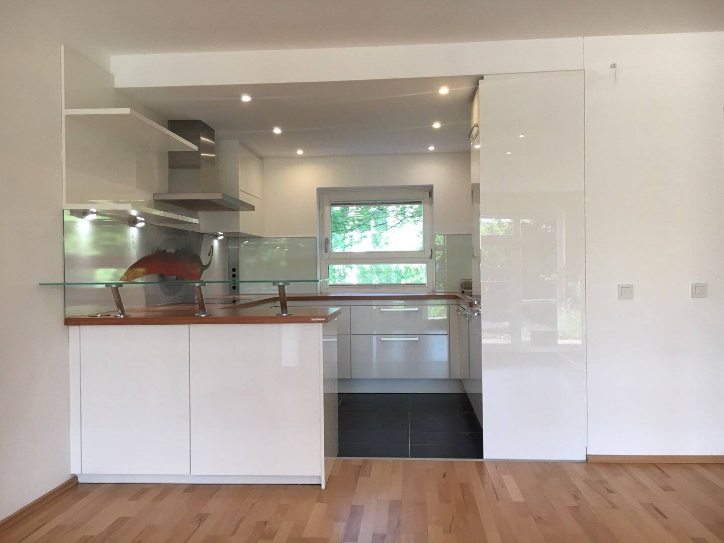 1220! Tolle 4 Zimmer Gartenwohnung und Stellplatz in Grünruhelage!